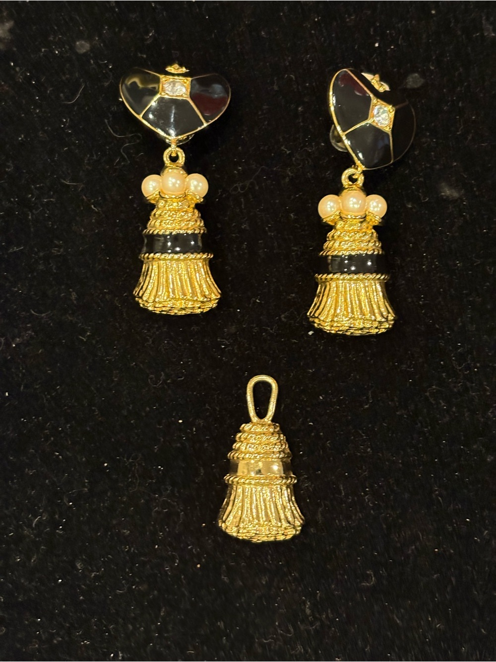 VTG Ivana Trump Gold and Black Heart Tassel Drop Earrings with Pearl Accents